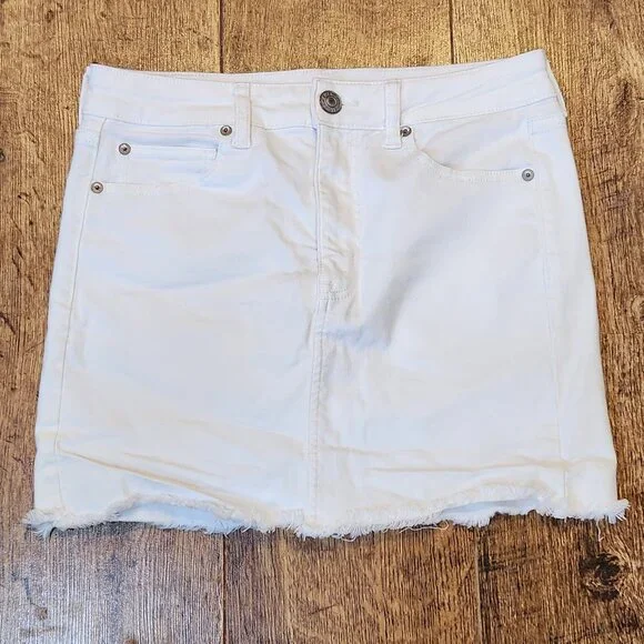 AMERICAN EAGLE Hi-Rise Mini Distressed White Jean Skirt - Sz 8 - Picture 1 of 5